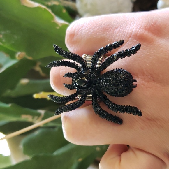 7 Items Bundle Spider Ring Spider Bracelet Halloween Pin Tarantula Ring - Picture 3 of 16